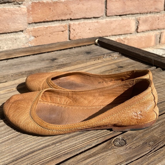 Frye Carson Ballet Flats | Women’s 6.5 B | Distressed Leather Slip-On Shoes - Picture 7 of 16